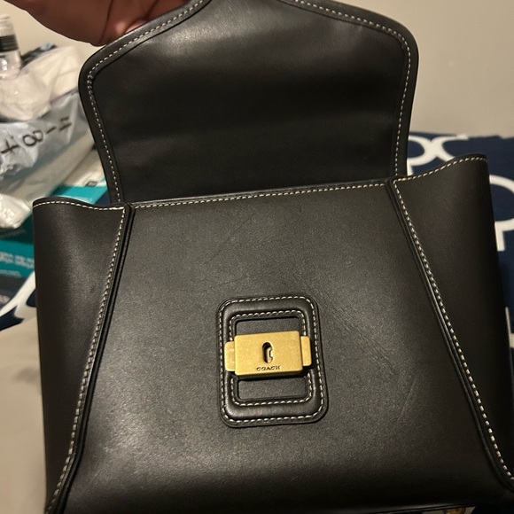 Coach Courier Carryall Glovetanned Leather Top Handle Bag
See pics! Beauty - Picture 4 of 14